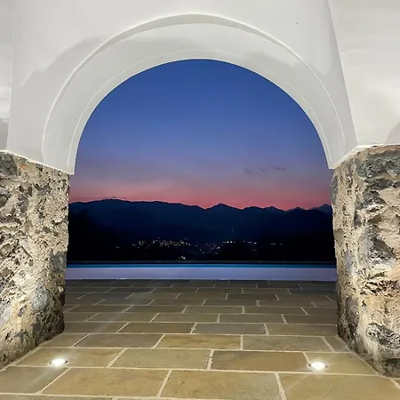 Mas Puig De Baix With Private Pool And Gardens * オロト